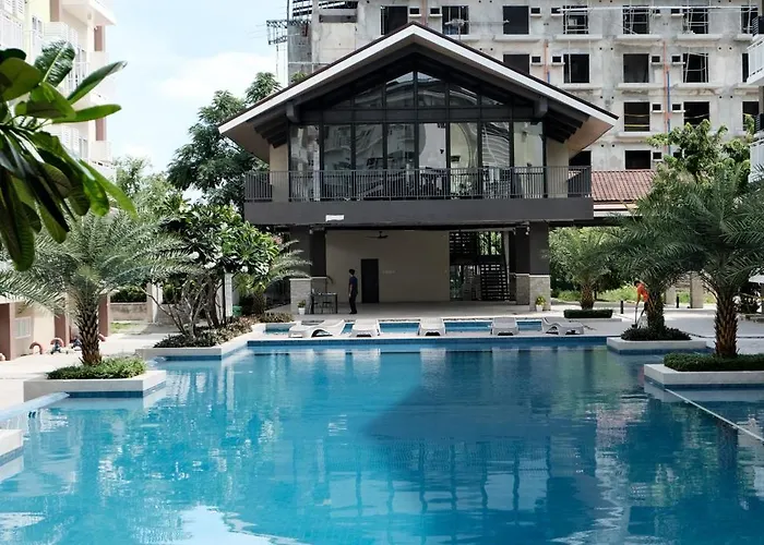 Airport Transit Gem With Gym And Pool Apartment *