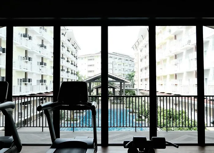 Airport Transit Gem With Gym And Pool