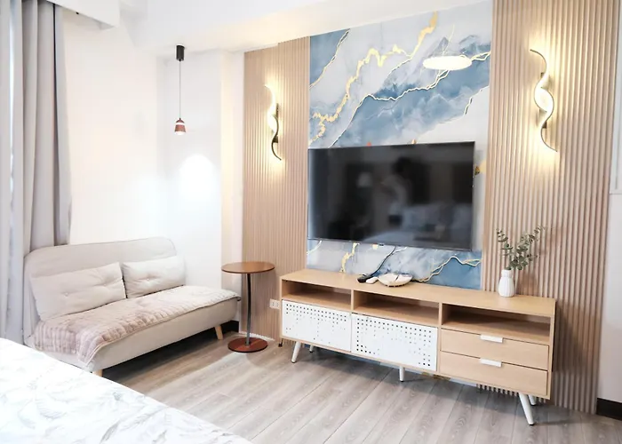 Apartment Airport Transit Gem With Gym And Pool *