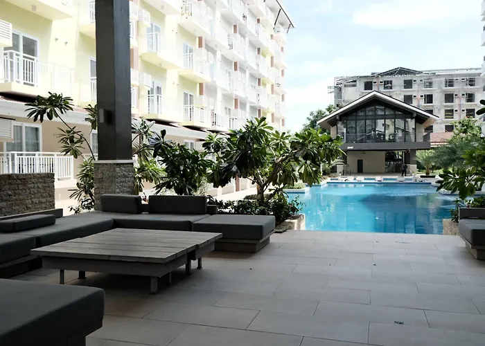 Airport Transit Gem With Gym And Pool *